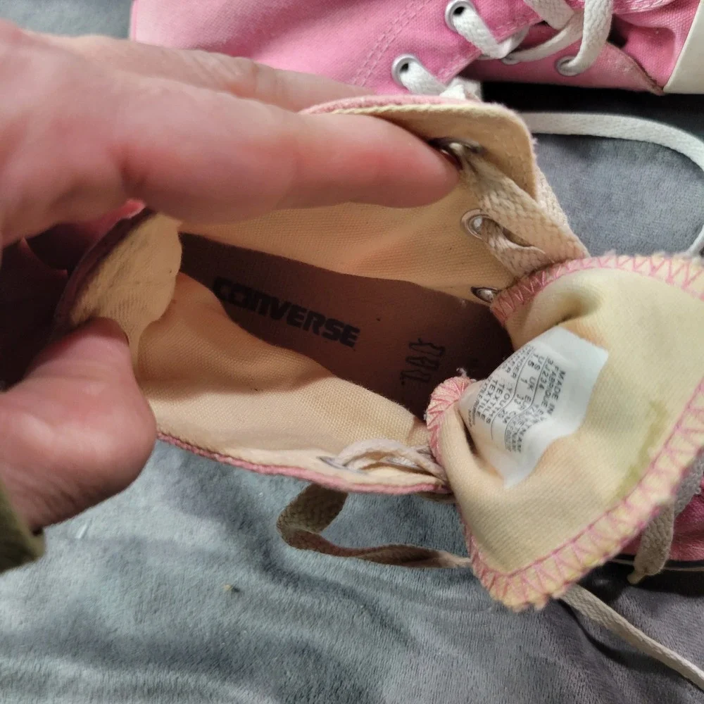 Converse All Star Chuck Taylor Pink High Top Sneakers Kids‎ Size 1.5 Youth